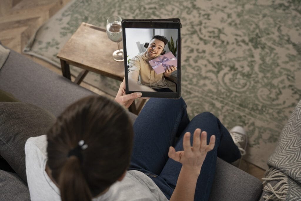 How to Keep Your Long Distance Relationship Strong While You’re Abroad